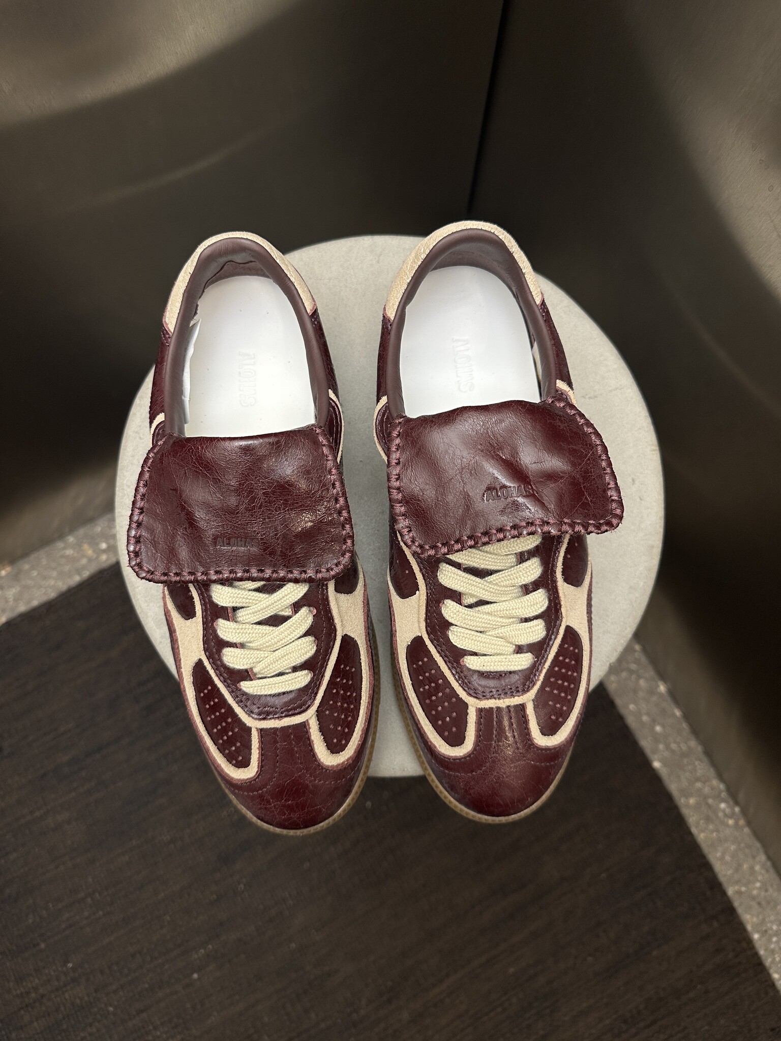 Alohas Club Onix Leather Sneakers