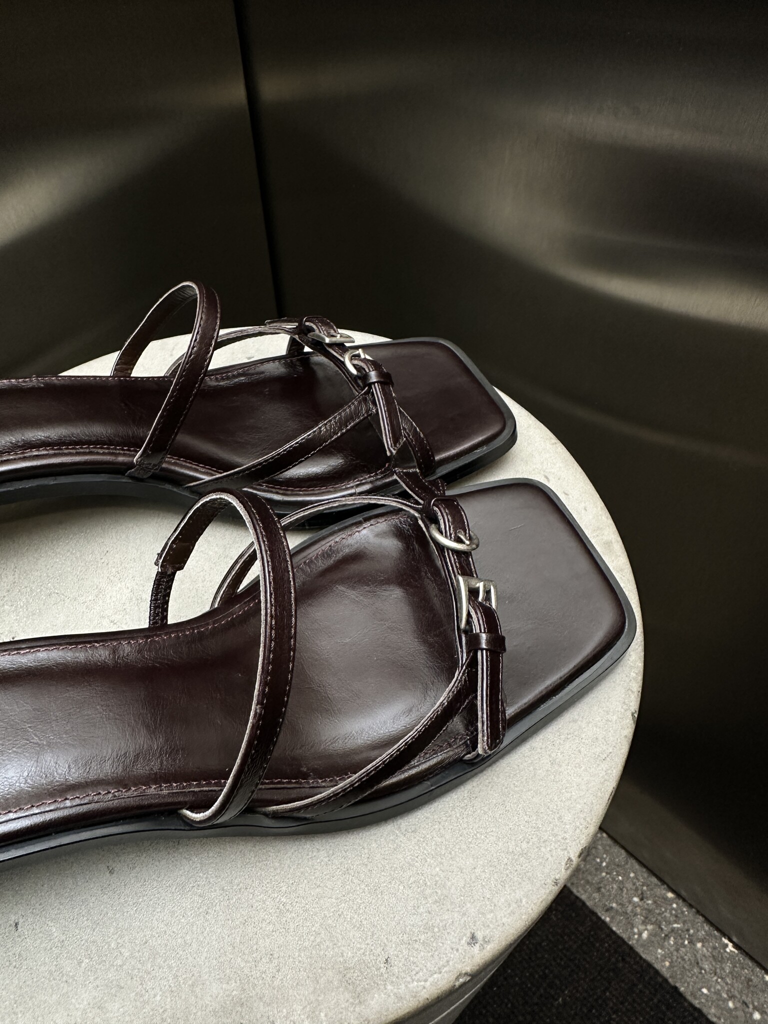 Alohas Liko Rift Leather Kitten Heels