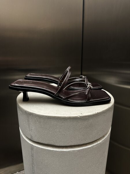 Alohas Liko Rift Leather Kitten Heels