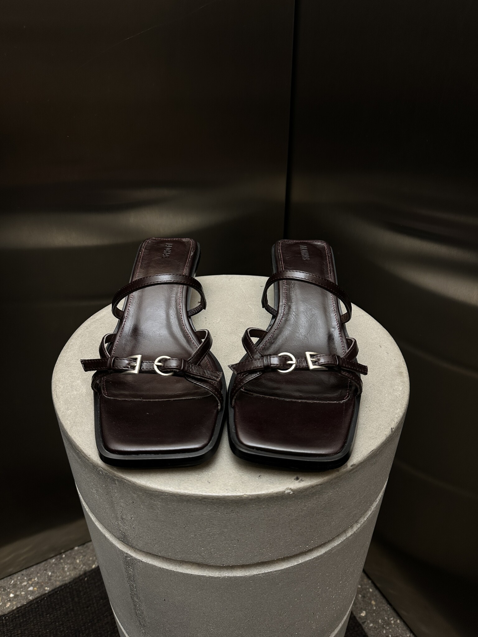 Alohas Liko Rift Leather Kitten Heels