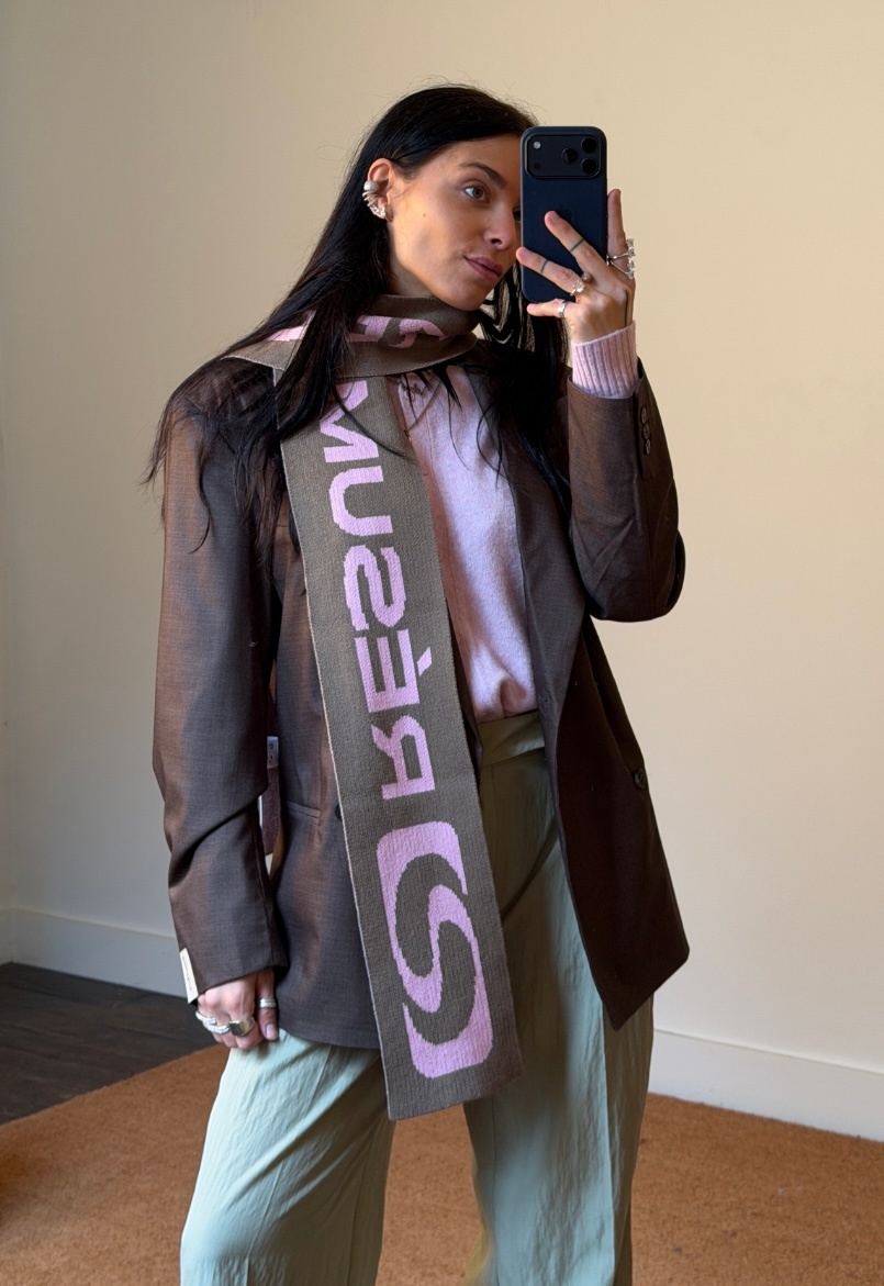 Résumé Mirabel Scarf