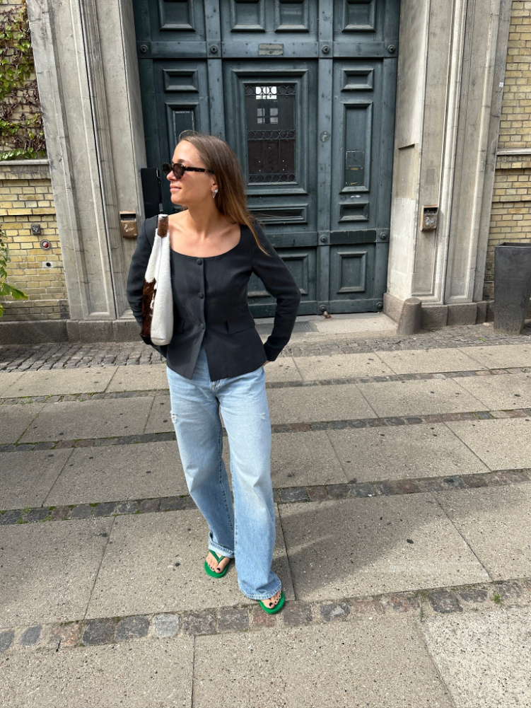 Remain Open Neck Fitted Blazer