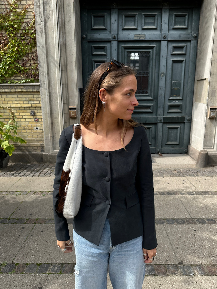 Remain Open Neck Fitted Blazer