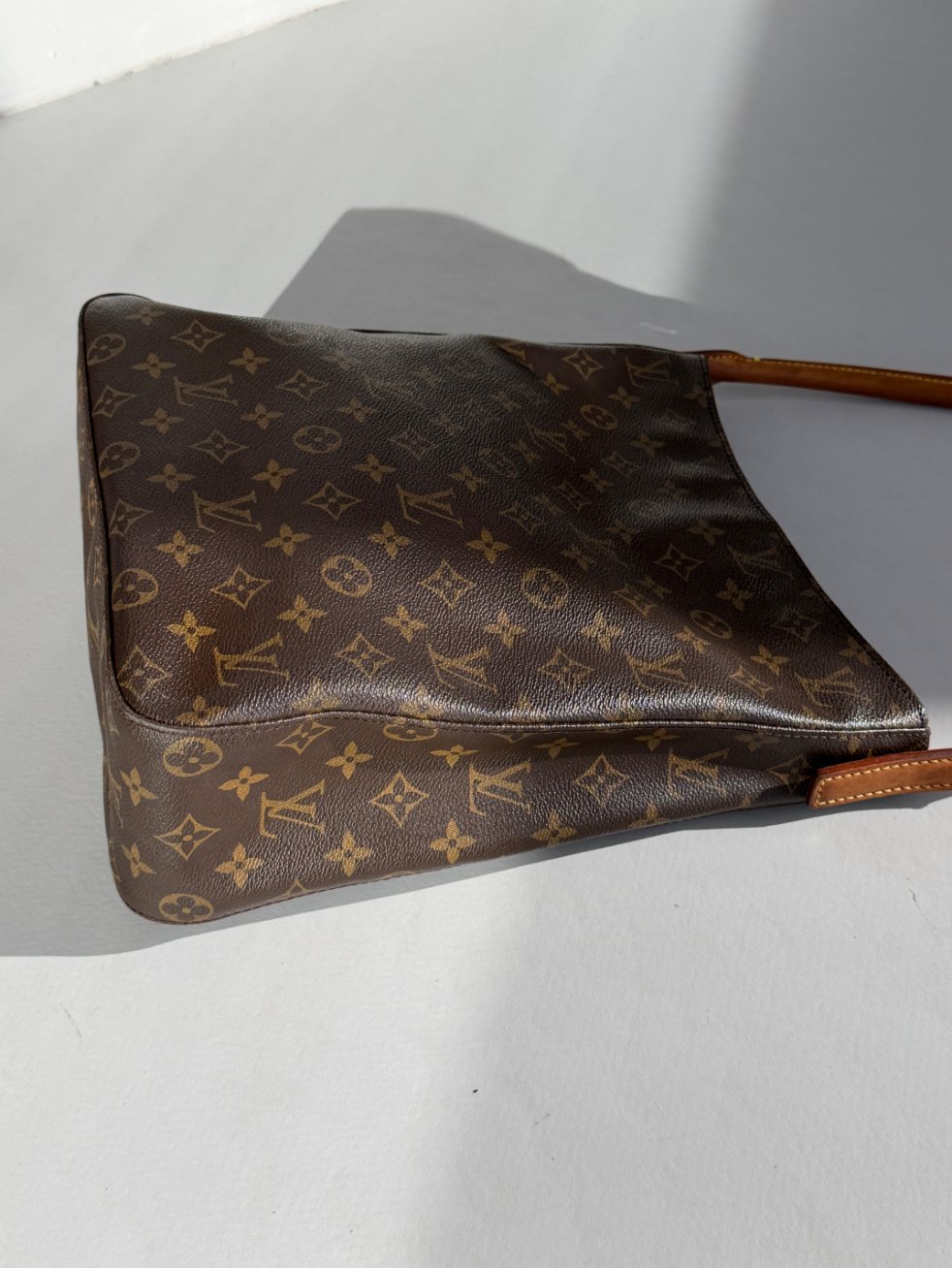 RR ARCHIVE Louis Vuitton Monogram Looping Bag