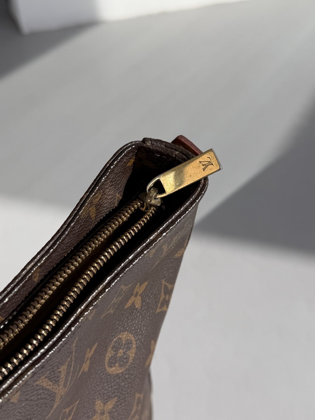 RR ARCHIVE Louis Vuitton Monogram Looping Bag