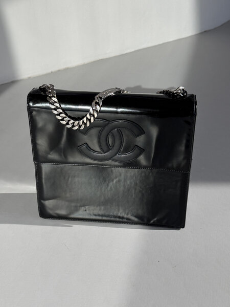 RR ARCHIVE Chanel Mark Chain Patent Leather Handbag