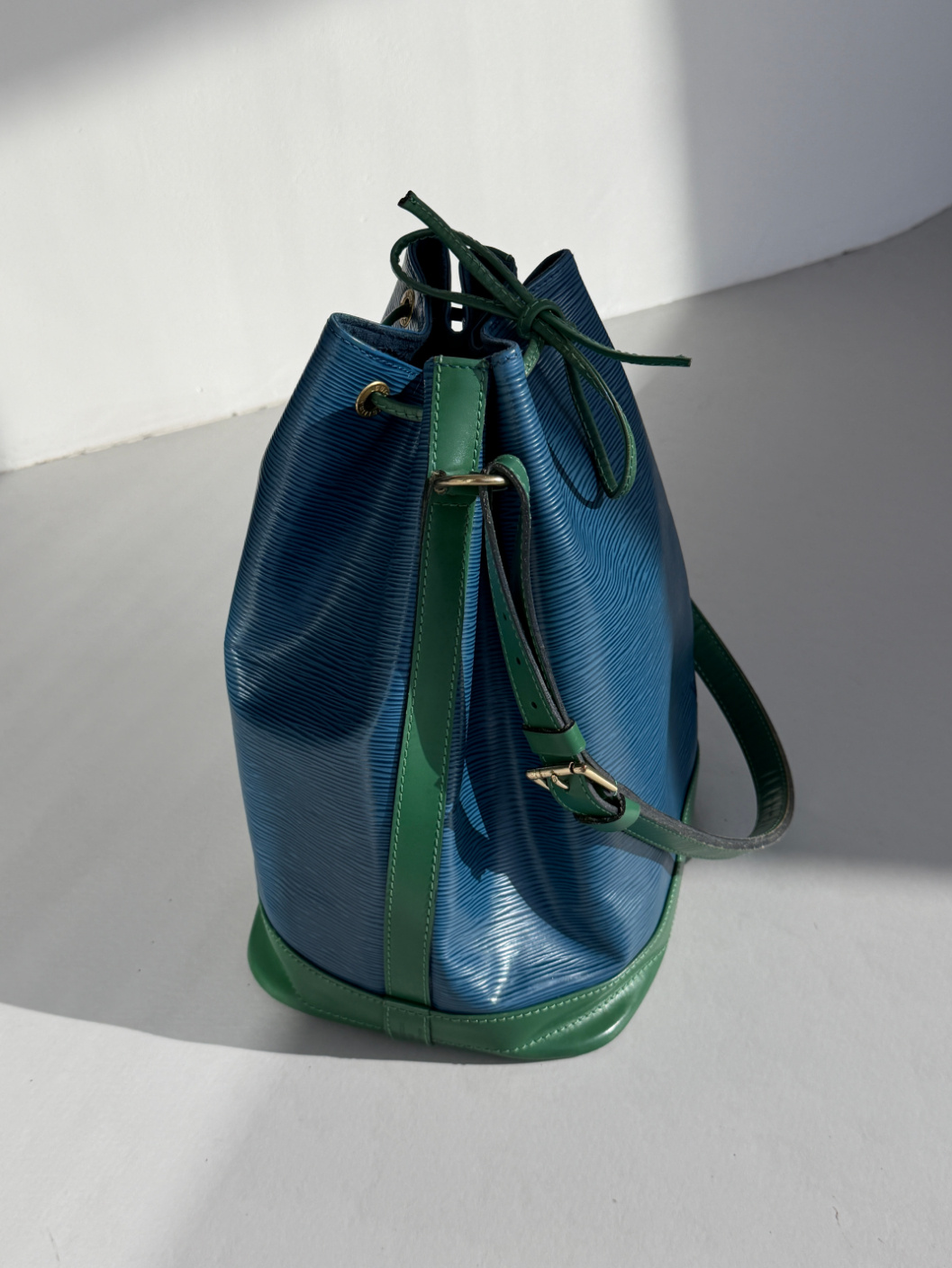 RR ARCHIVE Louis Vuitton Epi Noé Bag