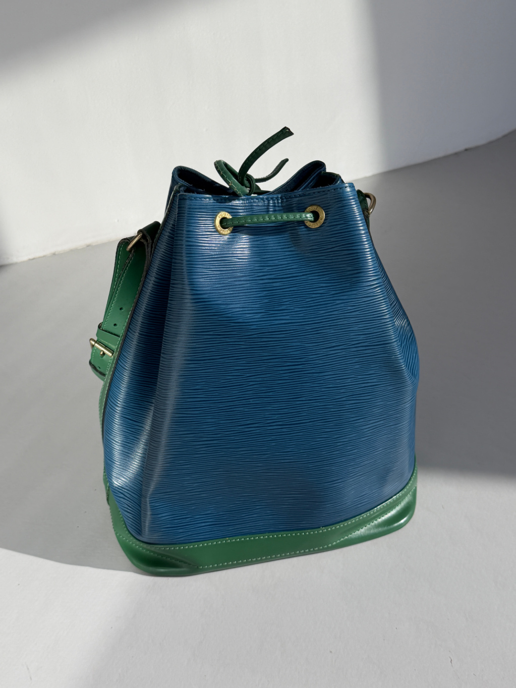 RR ARCHIVE Louis Vuitton Epi Noé Bag