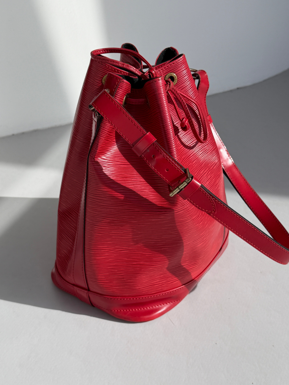 RR ARCHIVE Louis Vuitton Epi Noé Bag