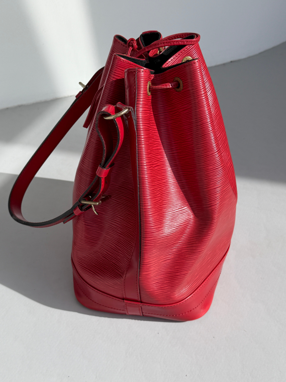 RR ARCHIVE Louis Vuitton Epi Noé Bag
