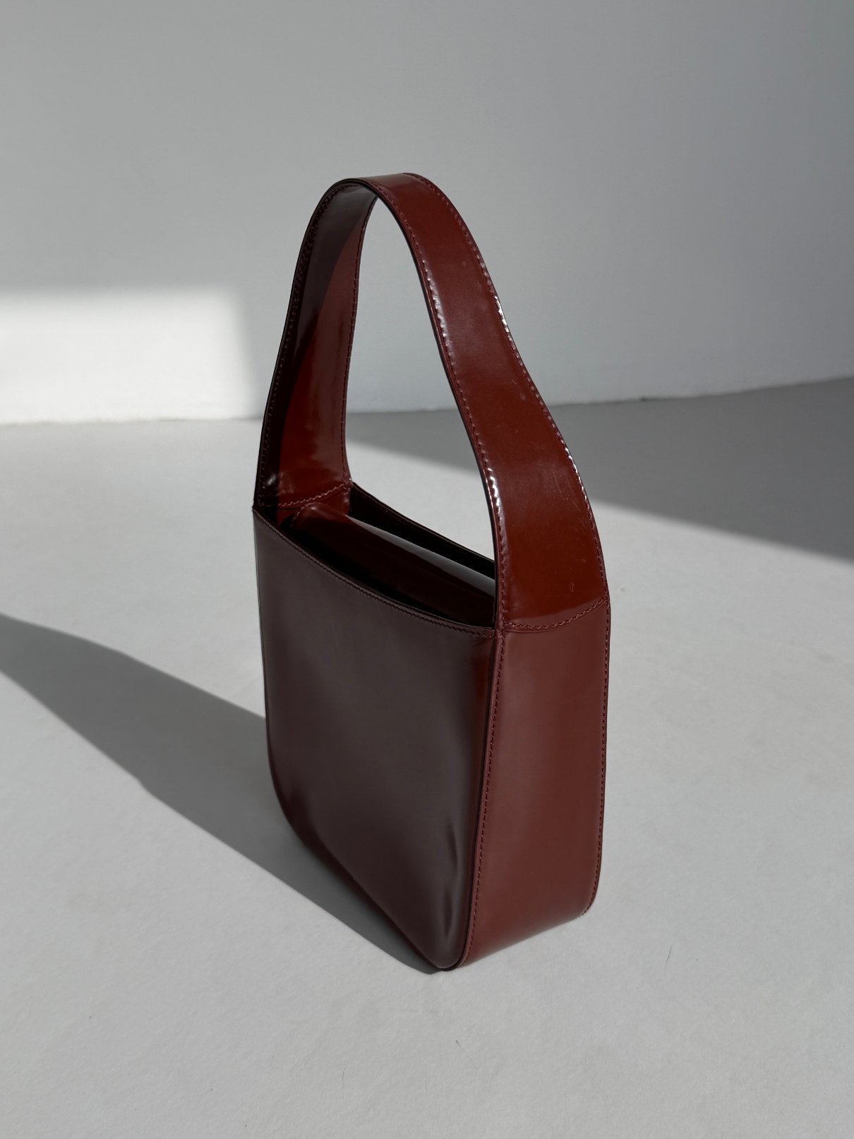 RR ARCHIVE Gucci Logo Patent Leather Handbag