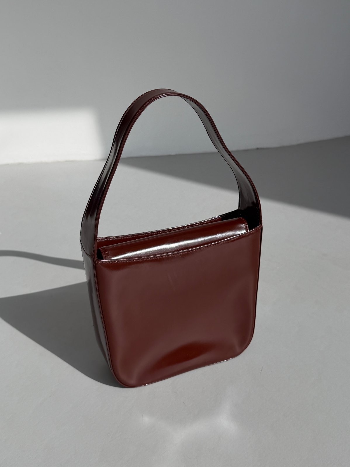 RR ARCHIVE Gucci Logo Patent Leather Handbag