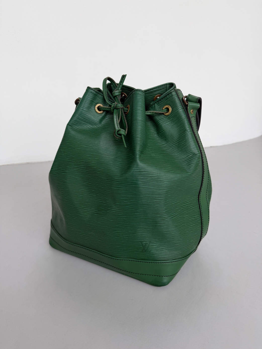 RR ARCHIVE Louis Vuitton Epi Noé Bag