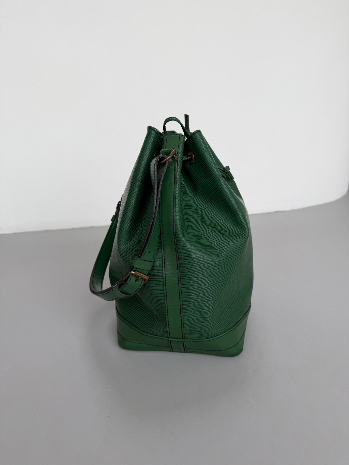 RR ARCHIVE Louis Vuitton Epi Noé Bag