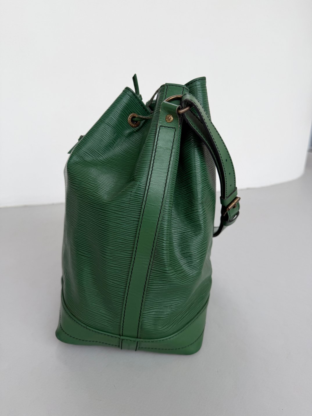 RR ARCHIVE Louis Vuitton Epi Noé Bag