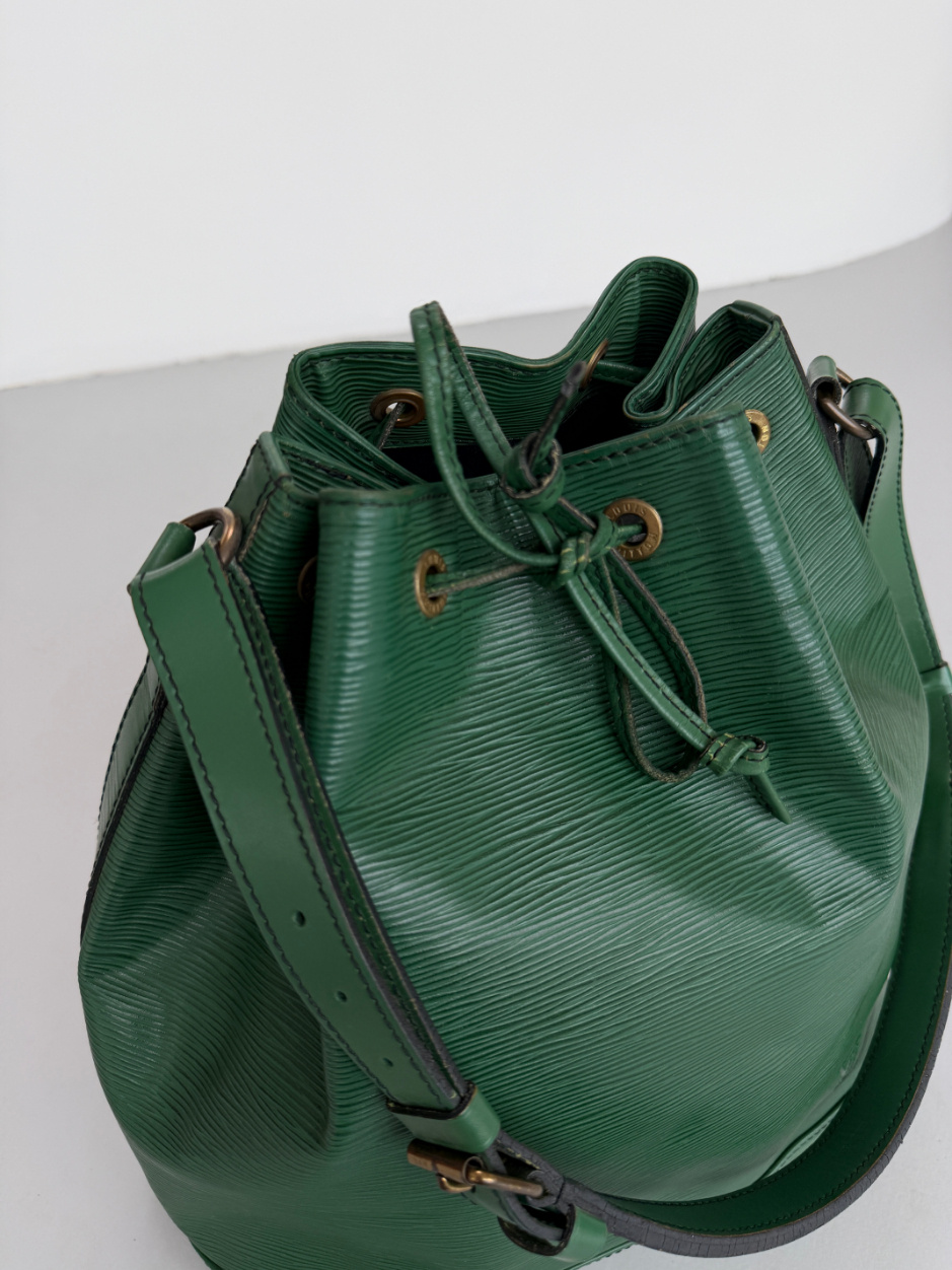 RR ARCHIVE Louis Vuitton Epi Noé Bag