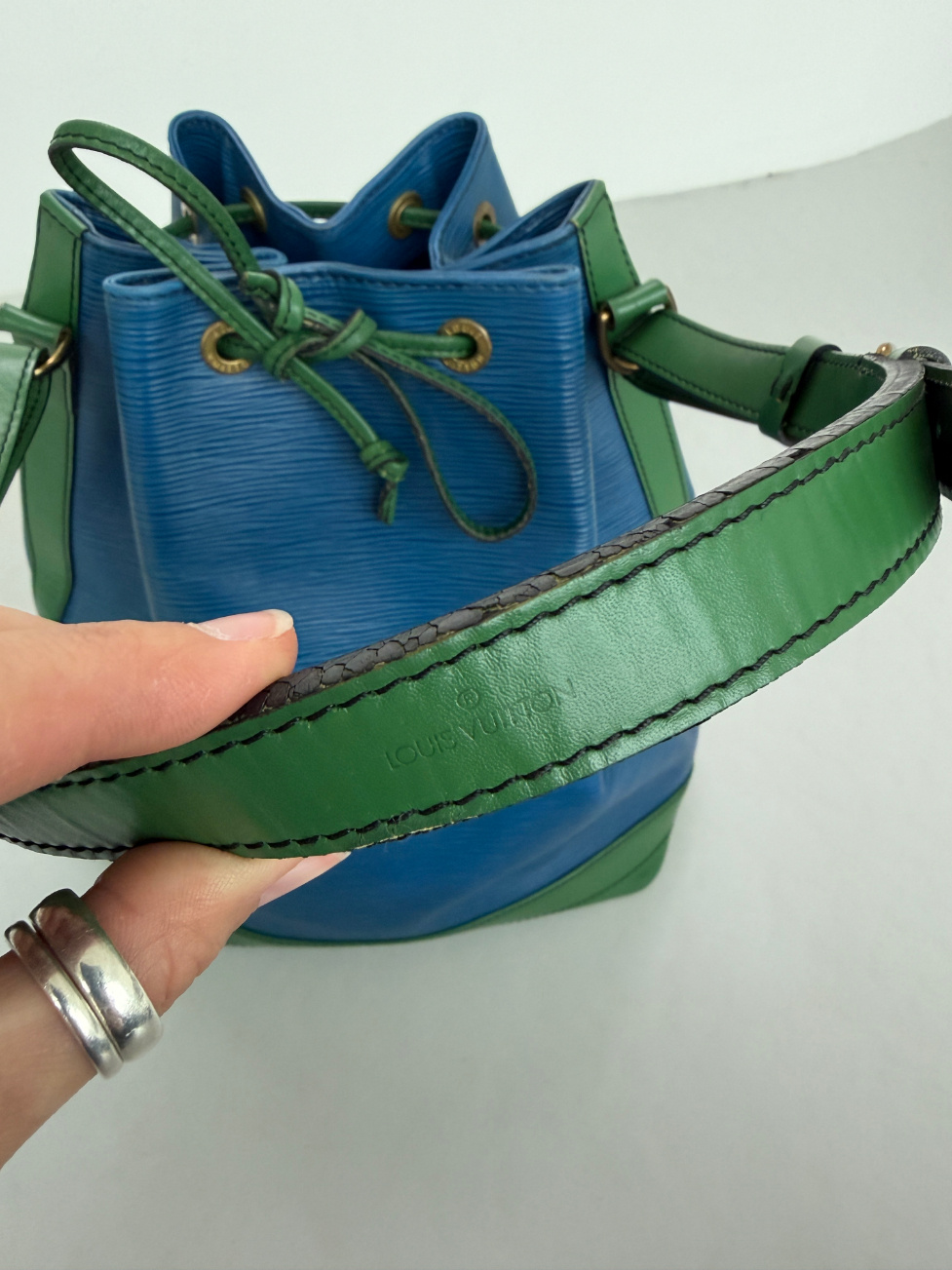 RR ARCHIVE Louis Vuitton Epi Bicolor Noé Bag