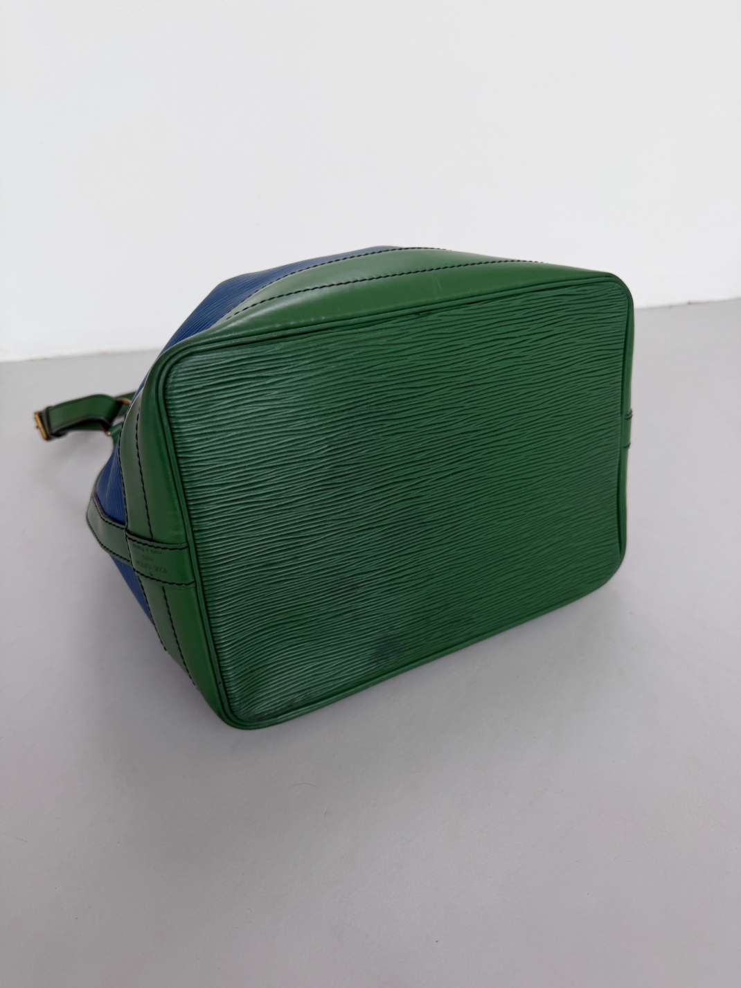 RR ARCHIVE Louis Vuitton Epi Bicolor Noé Bag