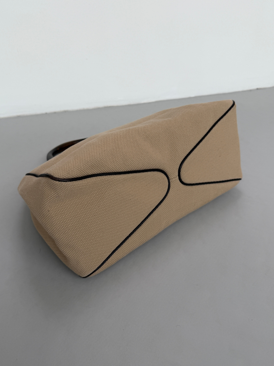 RR ARCHIVE Gucci Wood Handle Canvas Bag