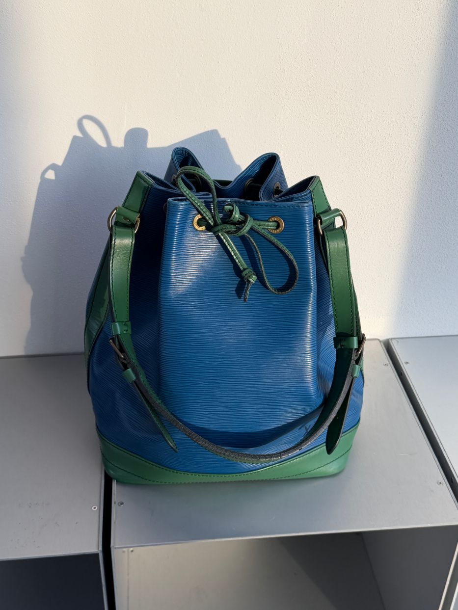 RR ARCHIVE Louis Vuitton Epi Bicolor Noé Bag