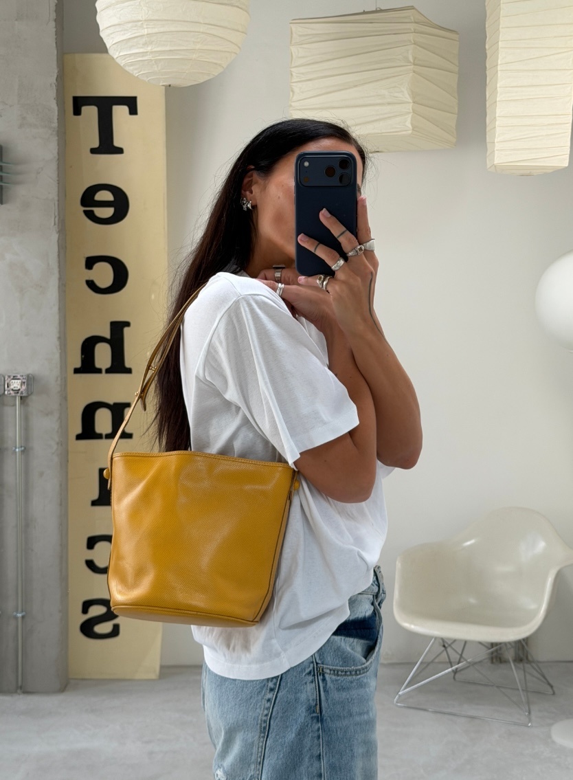 RR ARCHIVE Bottega Veneta Leather Bucket Bag