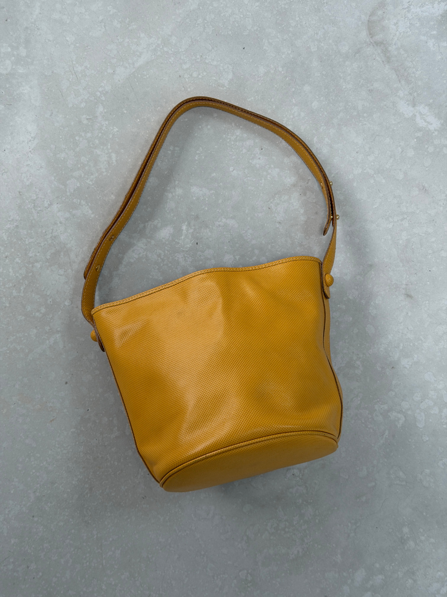 RR ARCHIVE Bottega Veneta Leather Bucket Bag