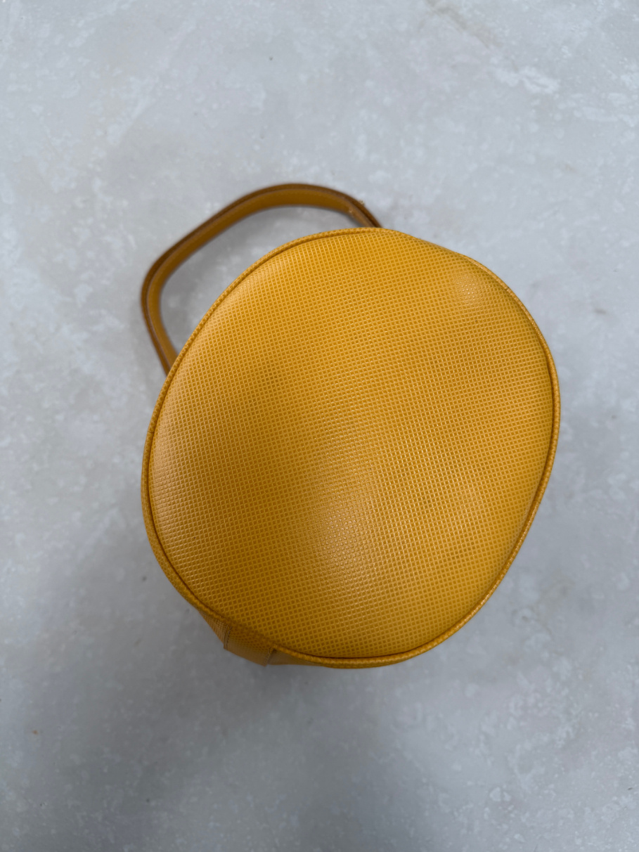 RR ARCHIVE Bottega Veneta Leather Bucket Bag