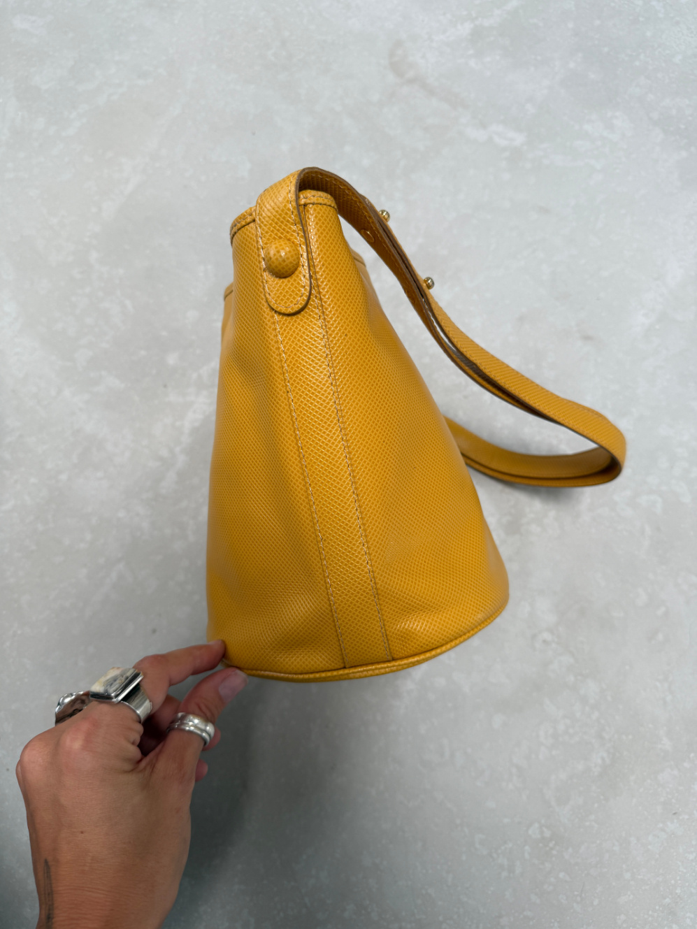 RR ARCHIVE Bottega Veneta Leather Bucket Bag