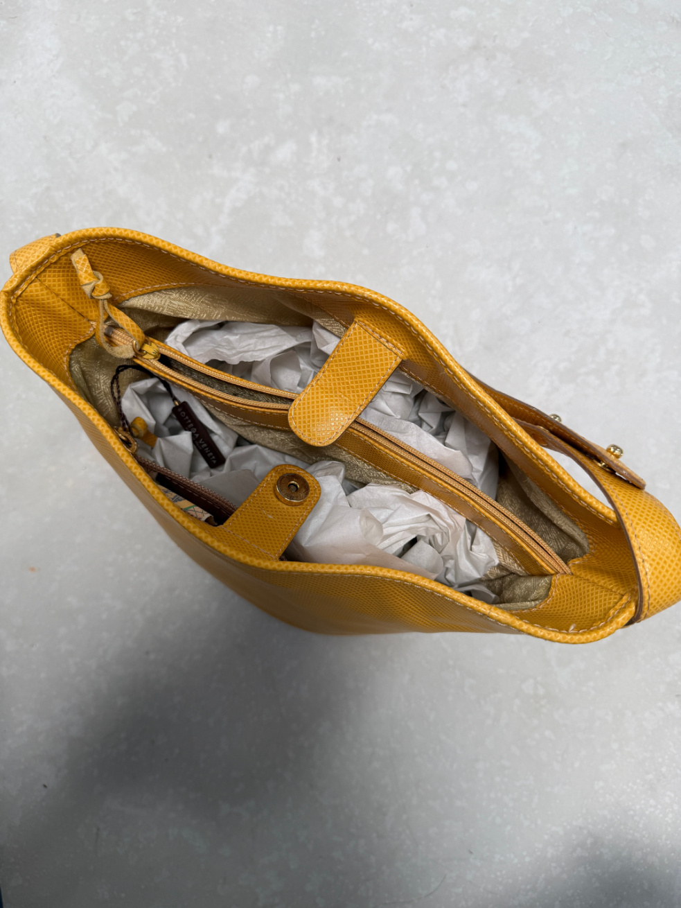 RR ARCHIVE Bottega Veneta Leather Bucket Bag