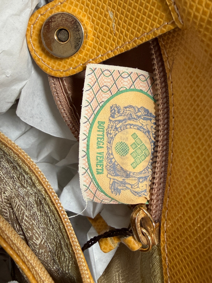 RR ARCHIVE Bottega Veneta Leather Bucket Bag