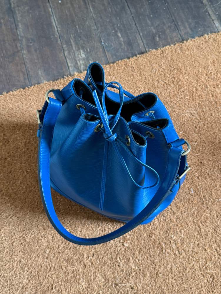 RR ARCHIVE Louis Vuitton Epi Noé Bag