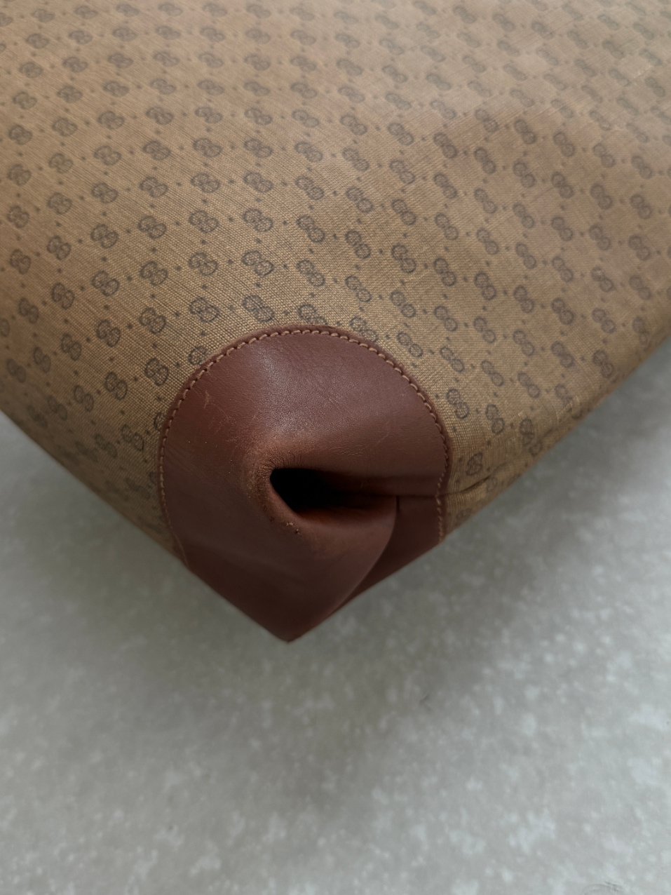 RR ARCHIVE Gucci GG Supreme Web Sherry Line Tote