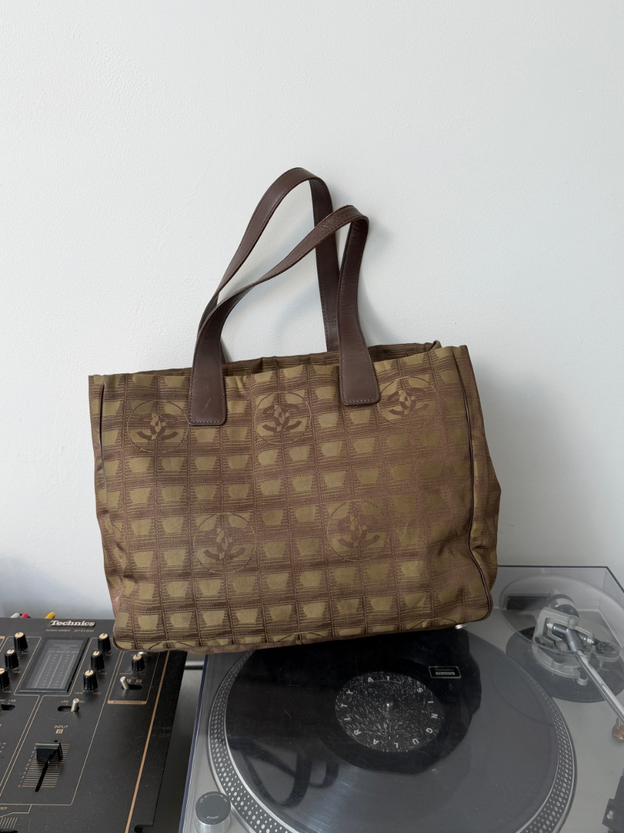 RR ARCHIVE Chanel New Travel Line Tote