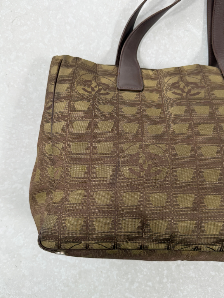 RR ARCHIVE Chanel New Travel Line Tote