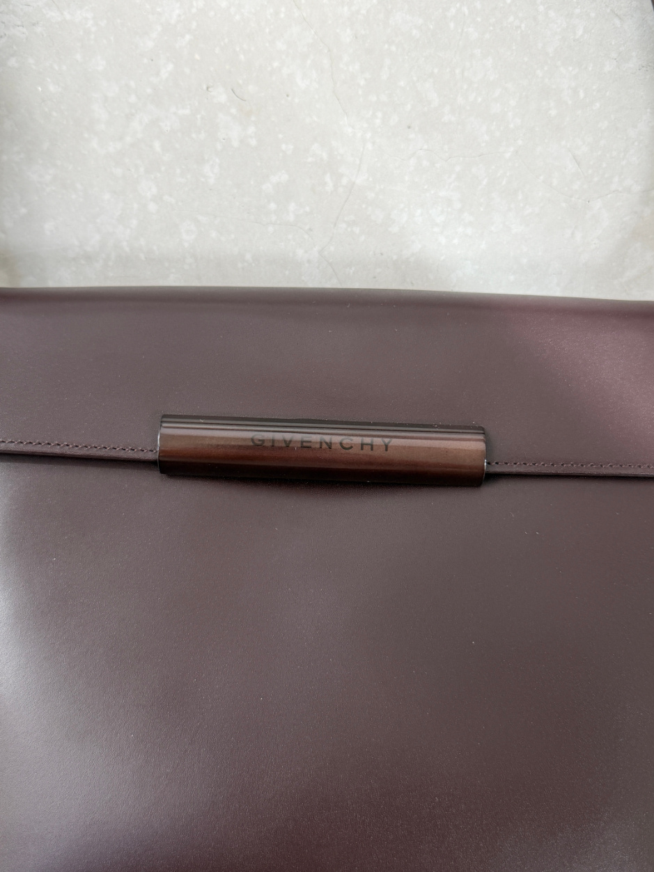 RR ARCHIVE Givenchy Leather Shoulder Bag