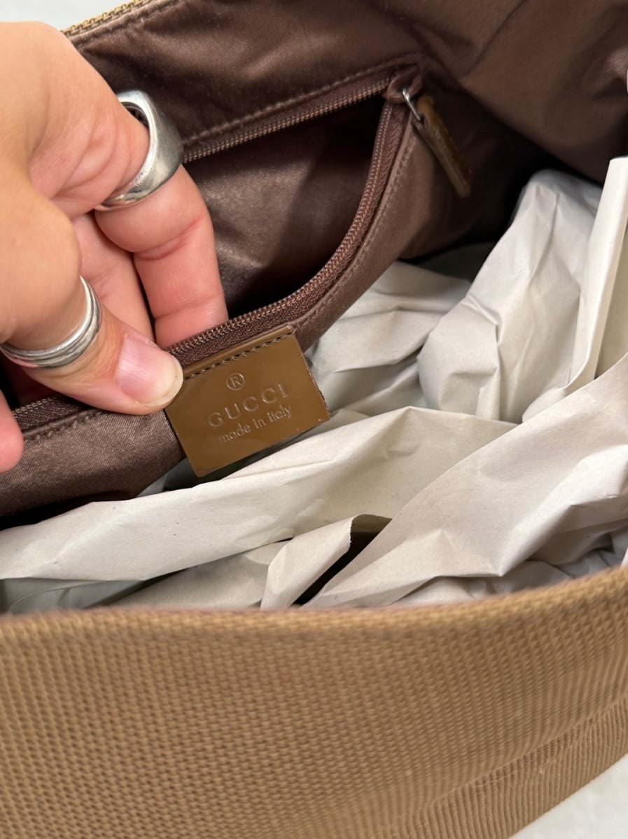 RR ARCHIVE Gucci Canvas Metal Handle Bag
