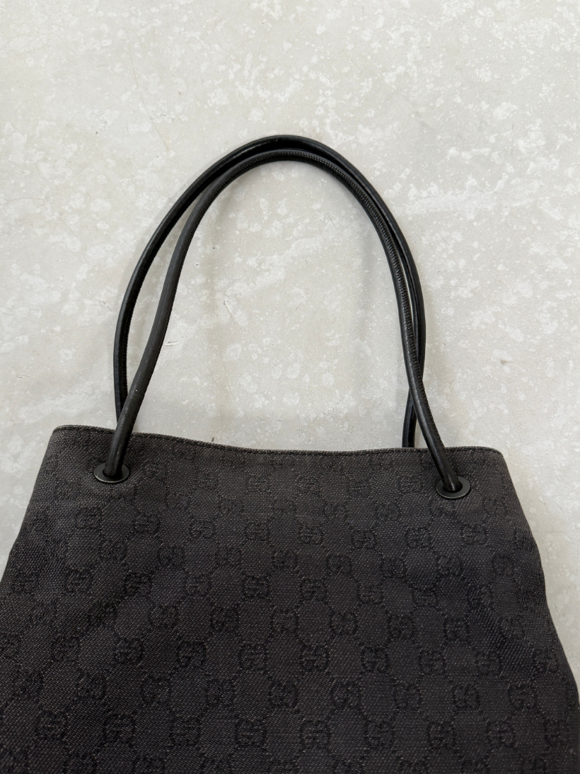 RR ARCHIVE Gucci GG Canvas Shoulder Bag