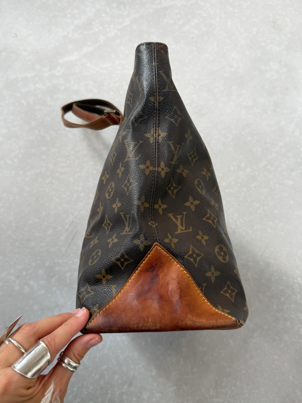 RR ARCHIVE Louis Vuitton Monogram Cabas Mezzo