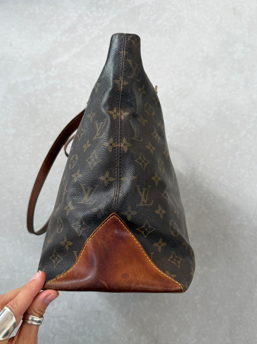 RR ARCHIVE Louis Vuitton Monogram Cabas Mezzo