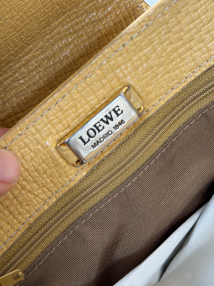 RR ARCHIVE Loewe Leather Shoulder Bag