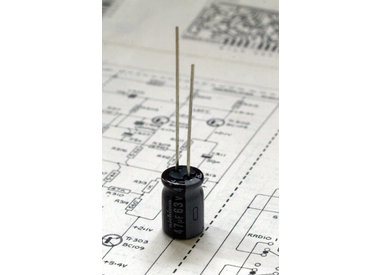 Bipolar Electrolyte Capacitors