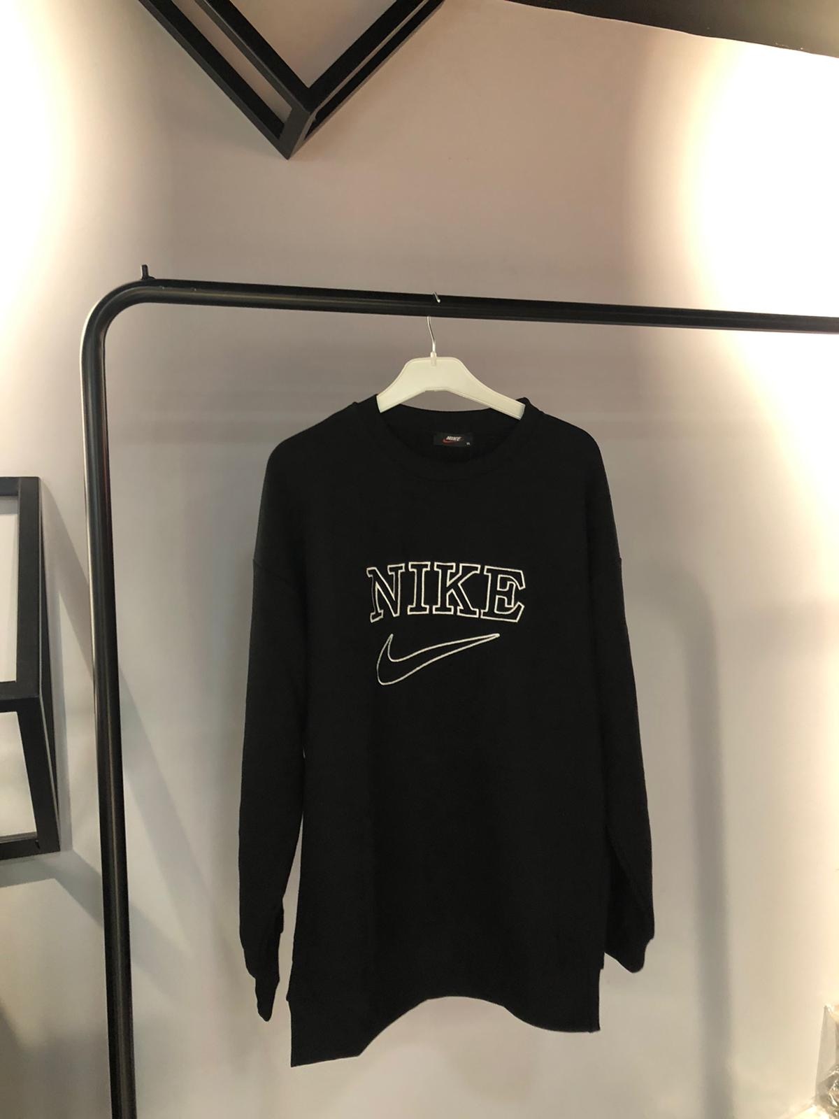 Sweater- vintage vibe black - Sis the Label