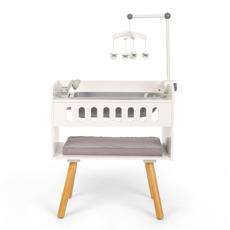 Houten poppencommode en badje afbeelding