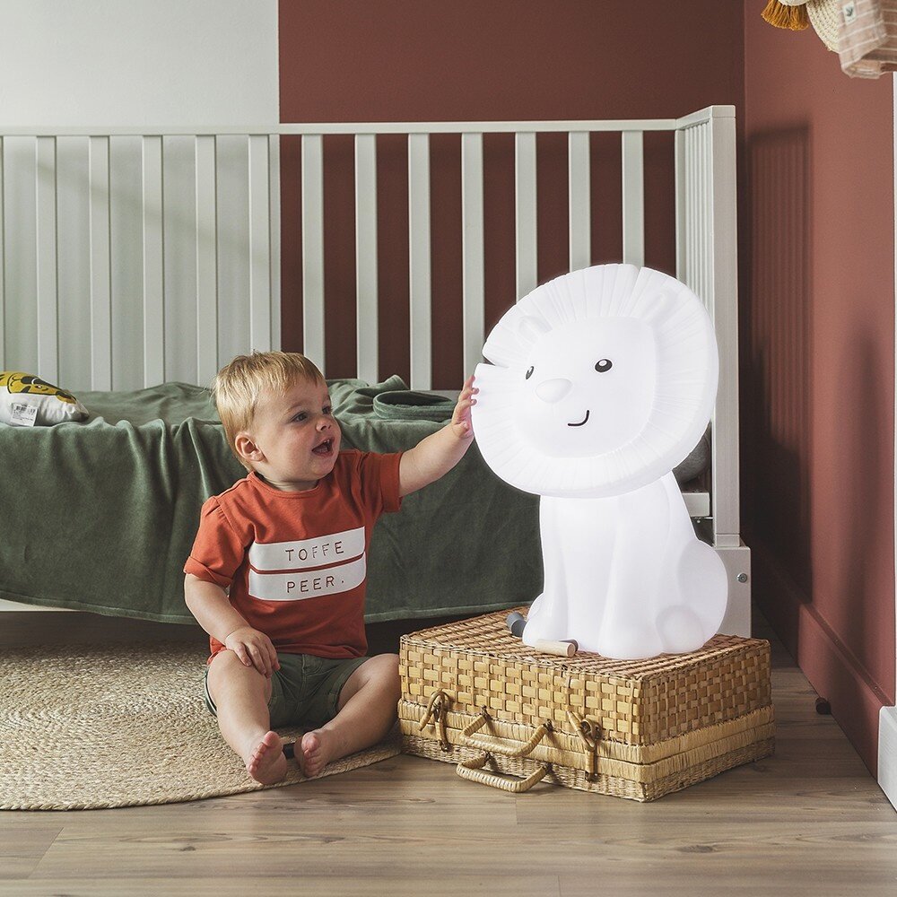 Atelier Pierre Junior Hakuna Leeuw Xl Sfeerlamp - Speaker | Wit Atelier Pierre Junior Hakuna Leeuw Xl Sfeerlamp - Speaker | Wit