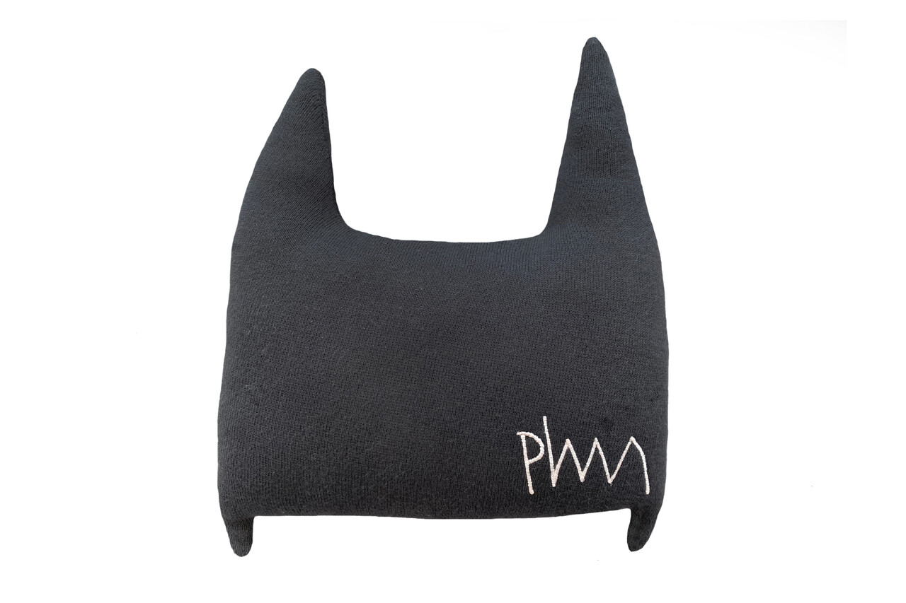 Lorena Canals Batboy | Gebreid Kussen 30x35 cm Lorena Canals Batboy | Gebreid Kussen 30x35 cm