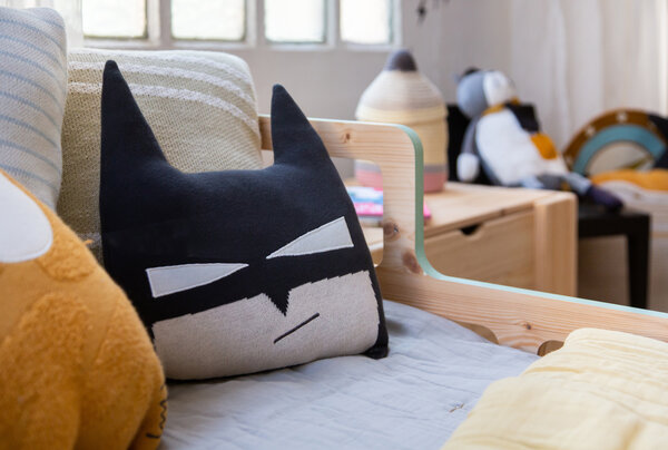 Lorena Canals Batboy | Gebreid Kussen 30x35 cm Lorena Canals Batboy | Gebreid Kussen 30x35 cm