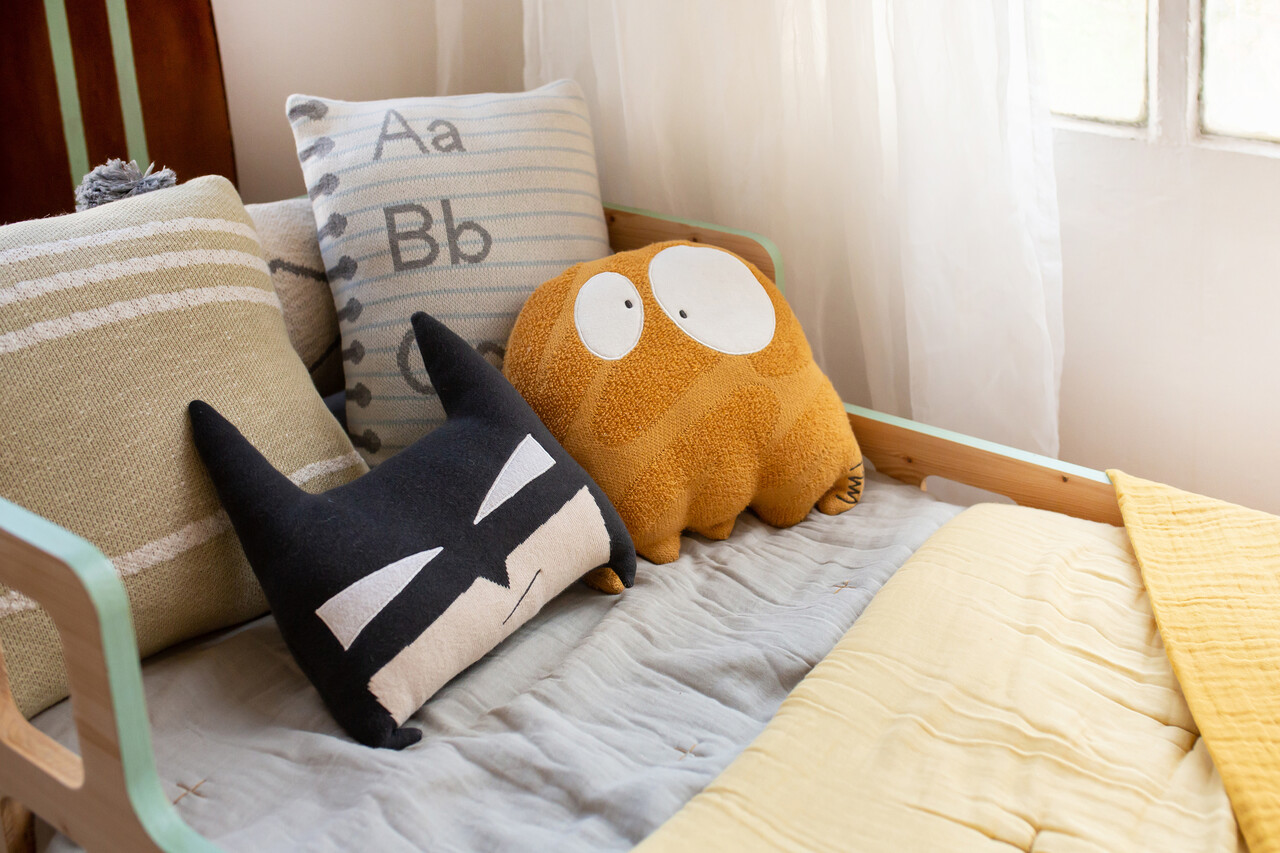 Lorena Canals Ghosty | Gebreid Kussen 30x40 cm Lorena Canals Ghosty | Gebreid Kussen 30x40 cm