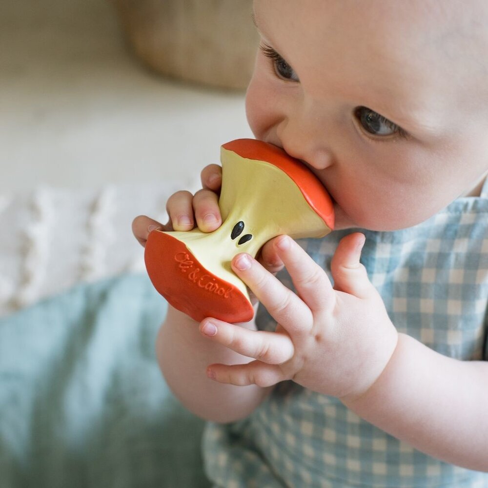 Oli & Carol Bijtspeeltje Pepa the Apple