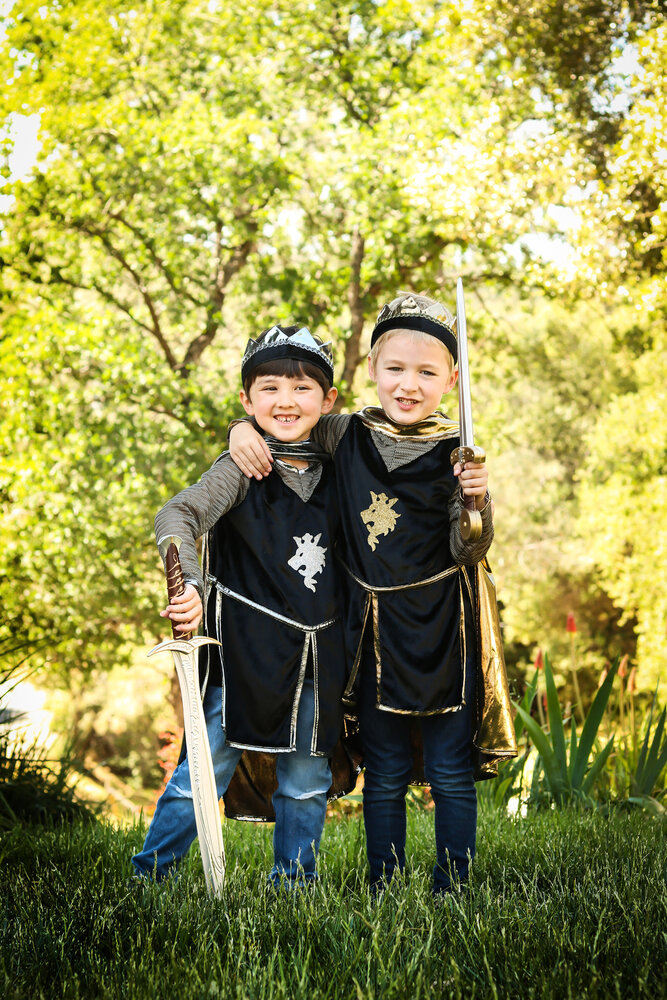 Great Pretenders Set Ridder met tuniek, cape en kroon Zilver Great Pretenders Set Ridder met tuniek, cape en kroon Zilver