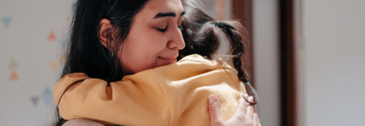 Je kan je moeder nooit genoeg knuffels geven!